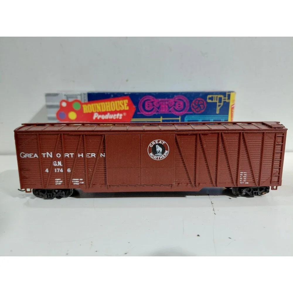 Roundhouse 2121 HO Gauge Model Railroad Great Northern Reefer Car w/Knuckle &Box
